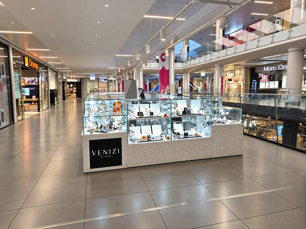 Intérieur de la bijouterie Venizi à City 2, rue Neuve