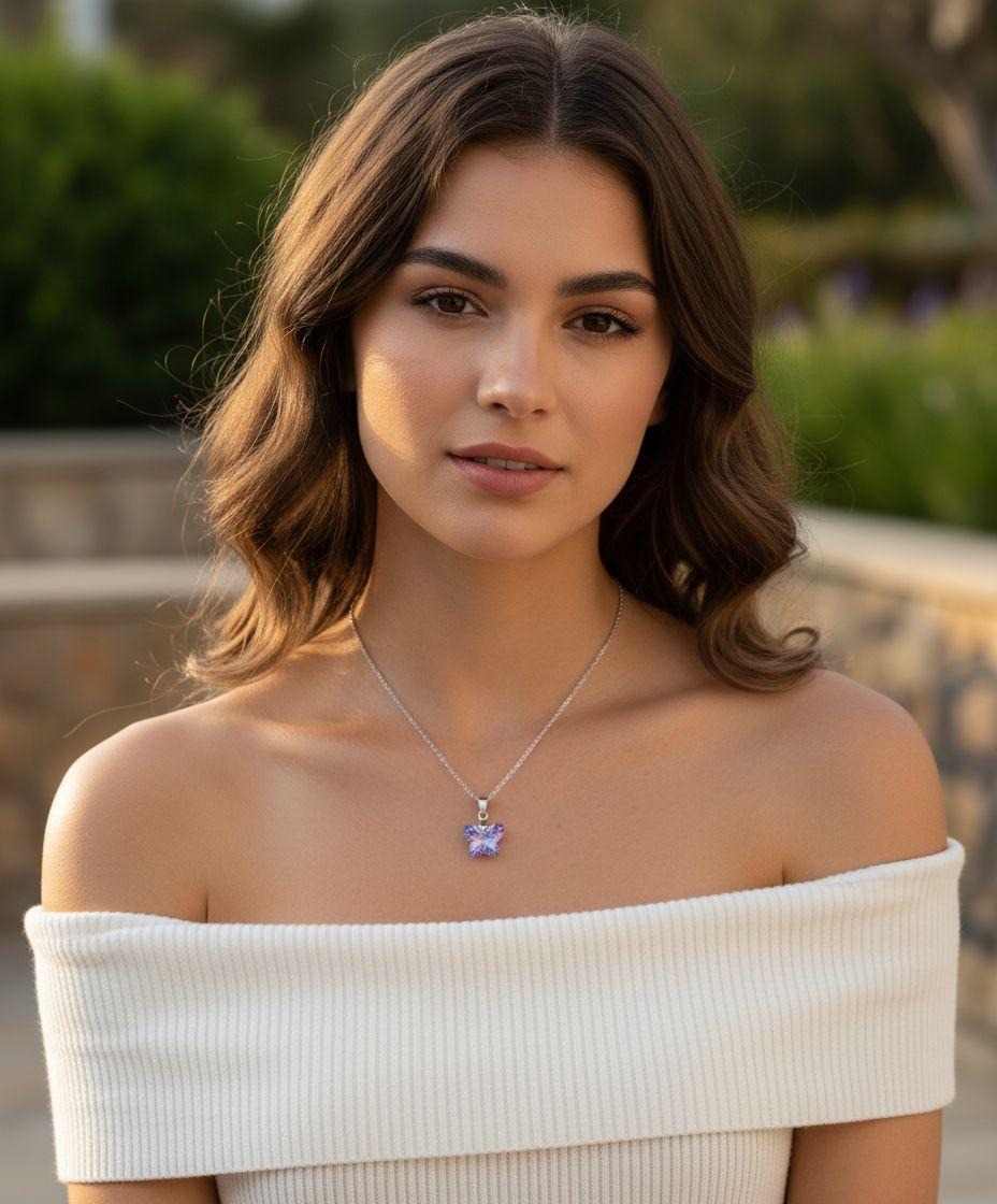 COLLIER EN ACIER AVEC PENDENTIF STRASS PAPILLON