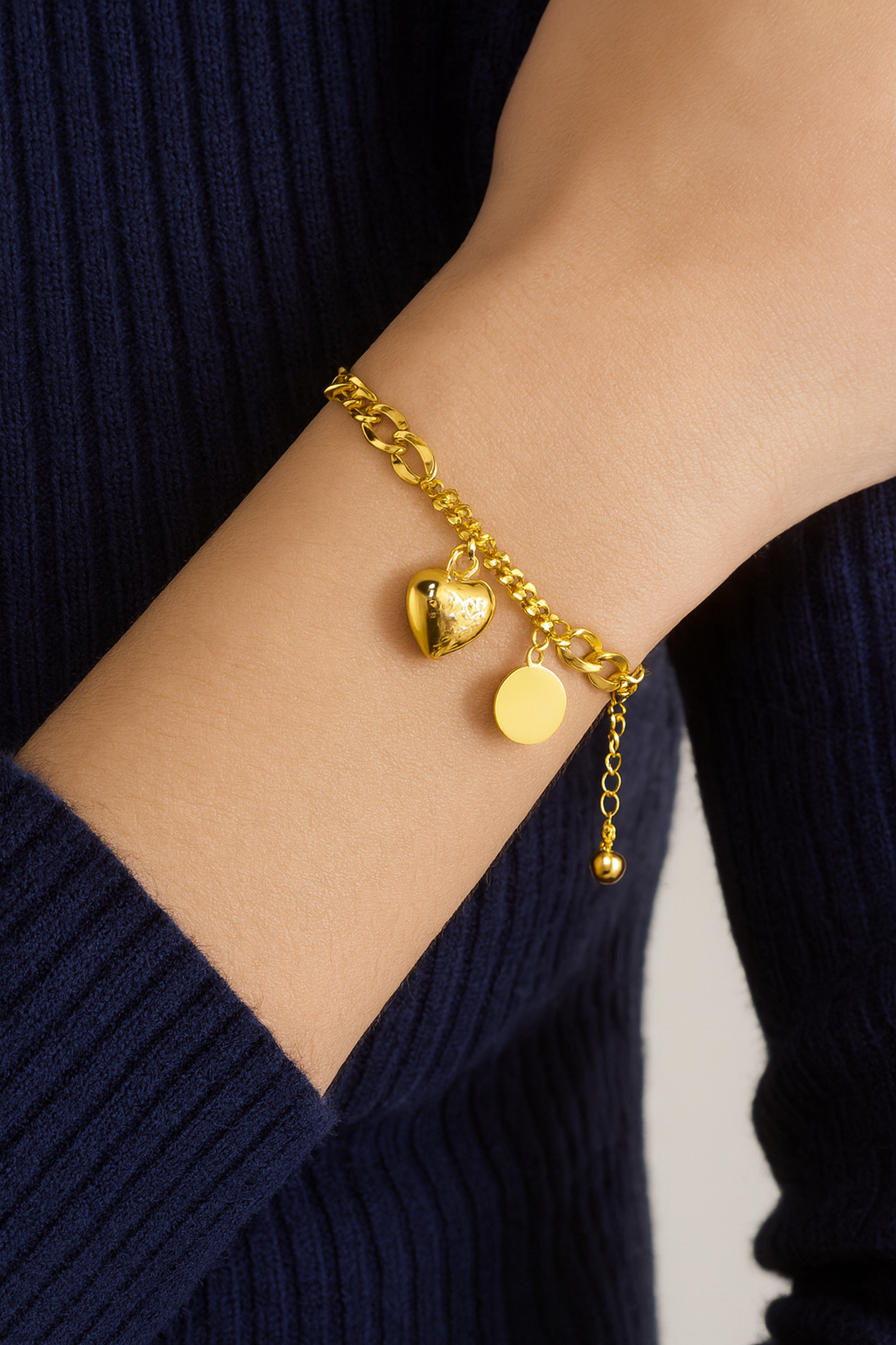 BRACELET EN ACIER DORE AVEC COEUR "BLIND FOR LOVE"