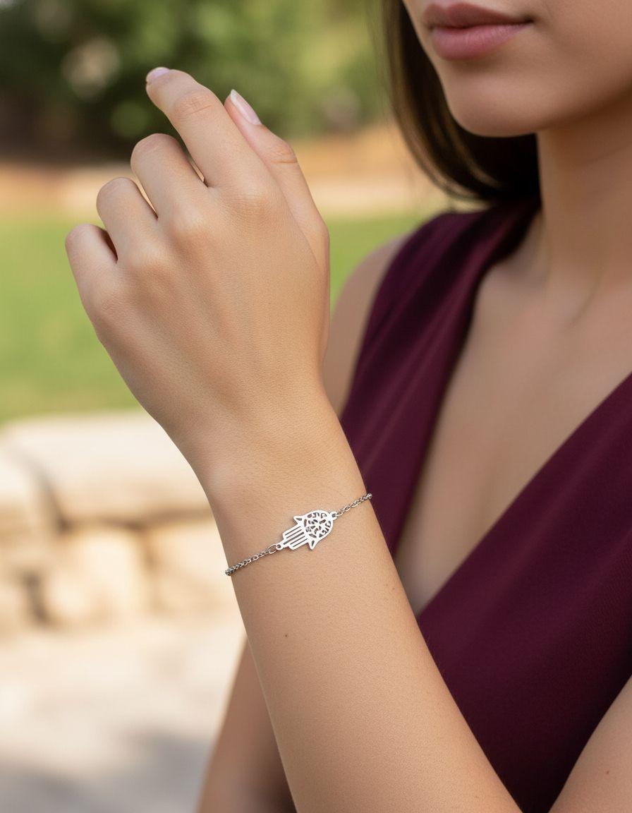 BRACELET EN ACIER AVEC MAIN DE FATMA