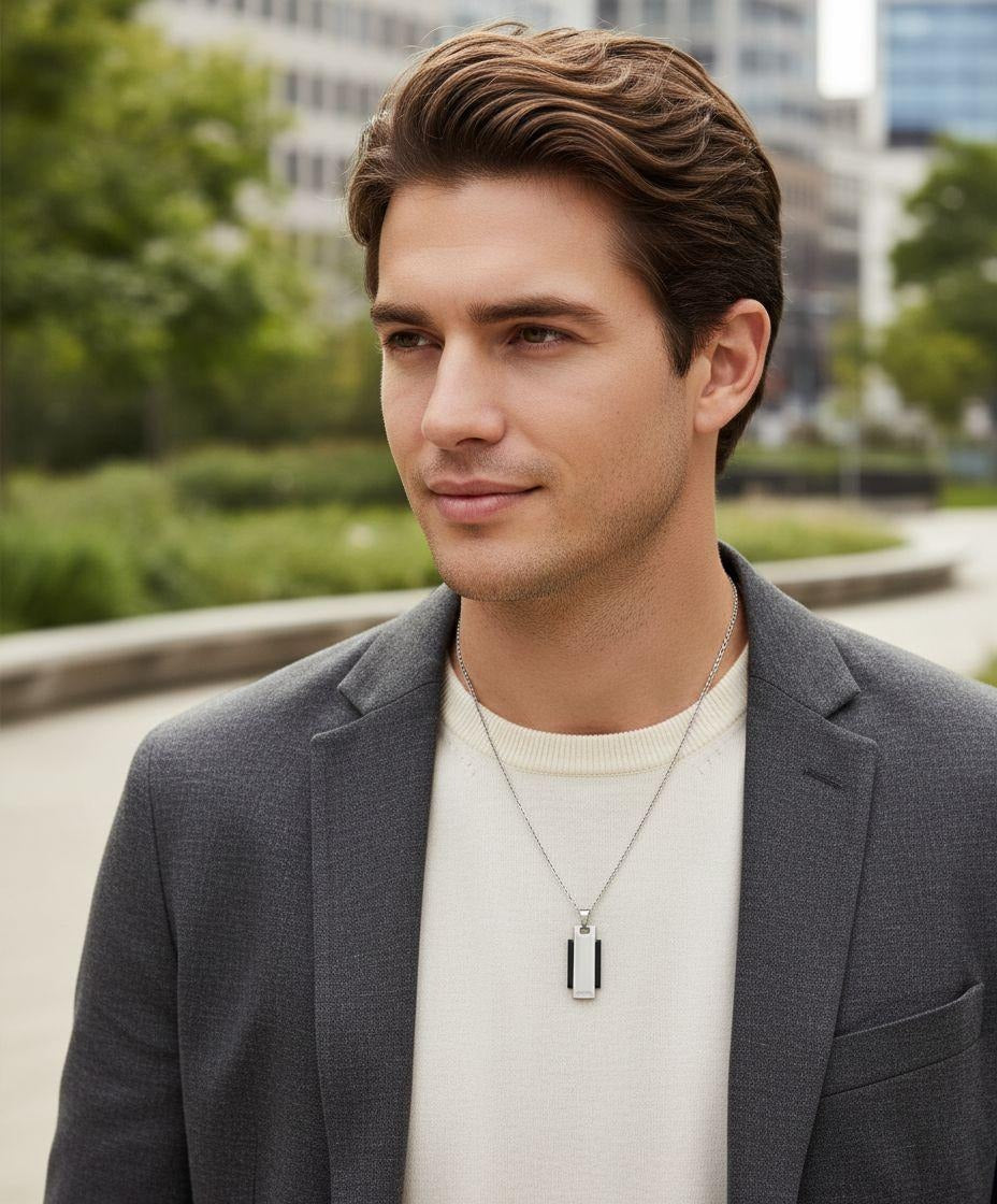 COLLIER EN ACIER PENDENTIF RECTANGLE