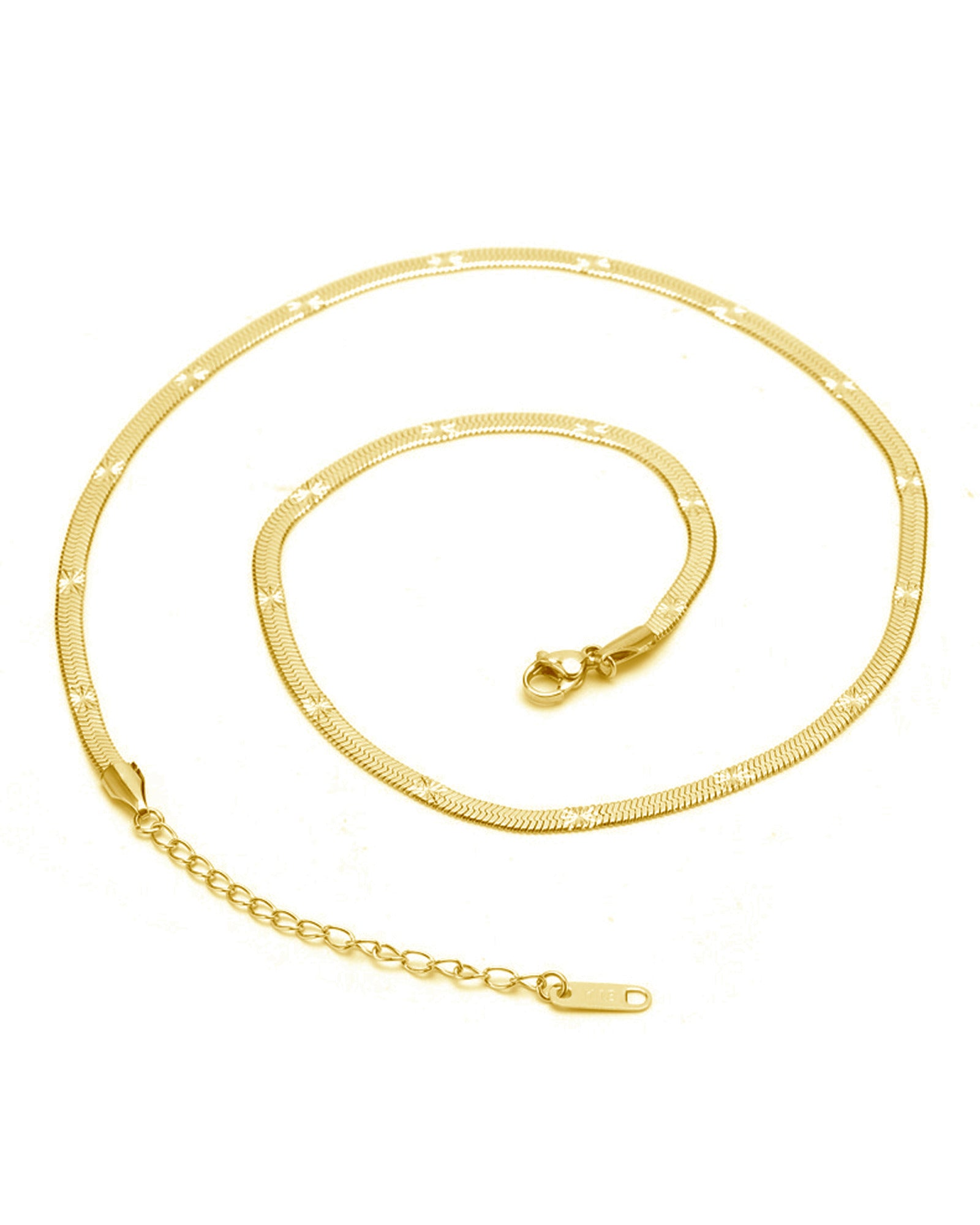 COLLIER EN ACIER DORE MAILLE PLATE ET MOTIF FLEUR