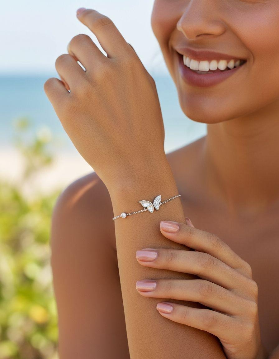 BRACELET EN ARGENT MOTIF PAPILLON AVEC PIERRES ET NACRE