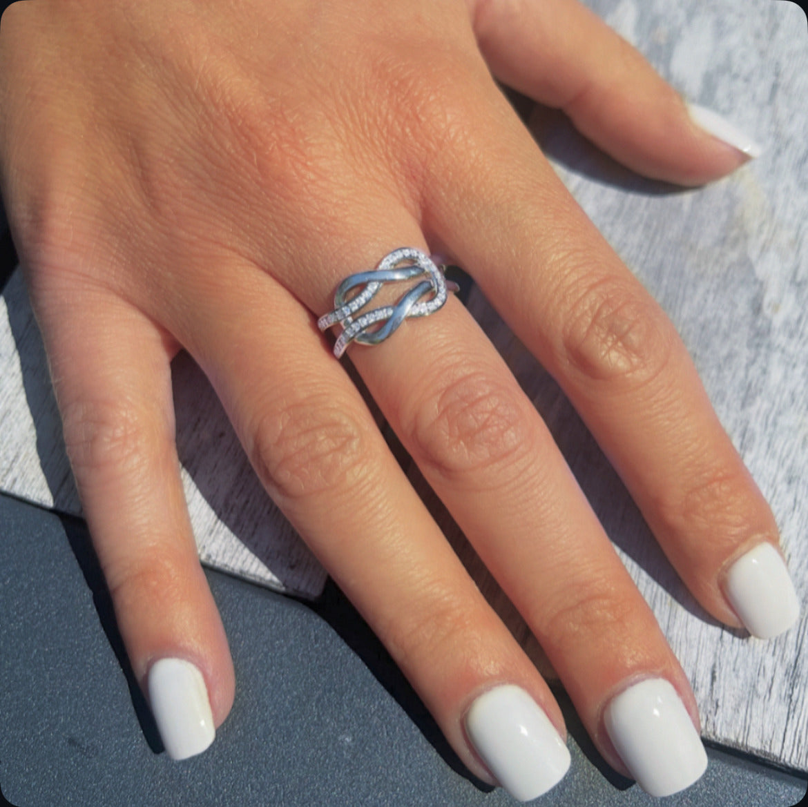BAGUE EN ARGENT MOTIF DOUBLE NOEUD ET PIERRES