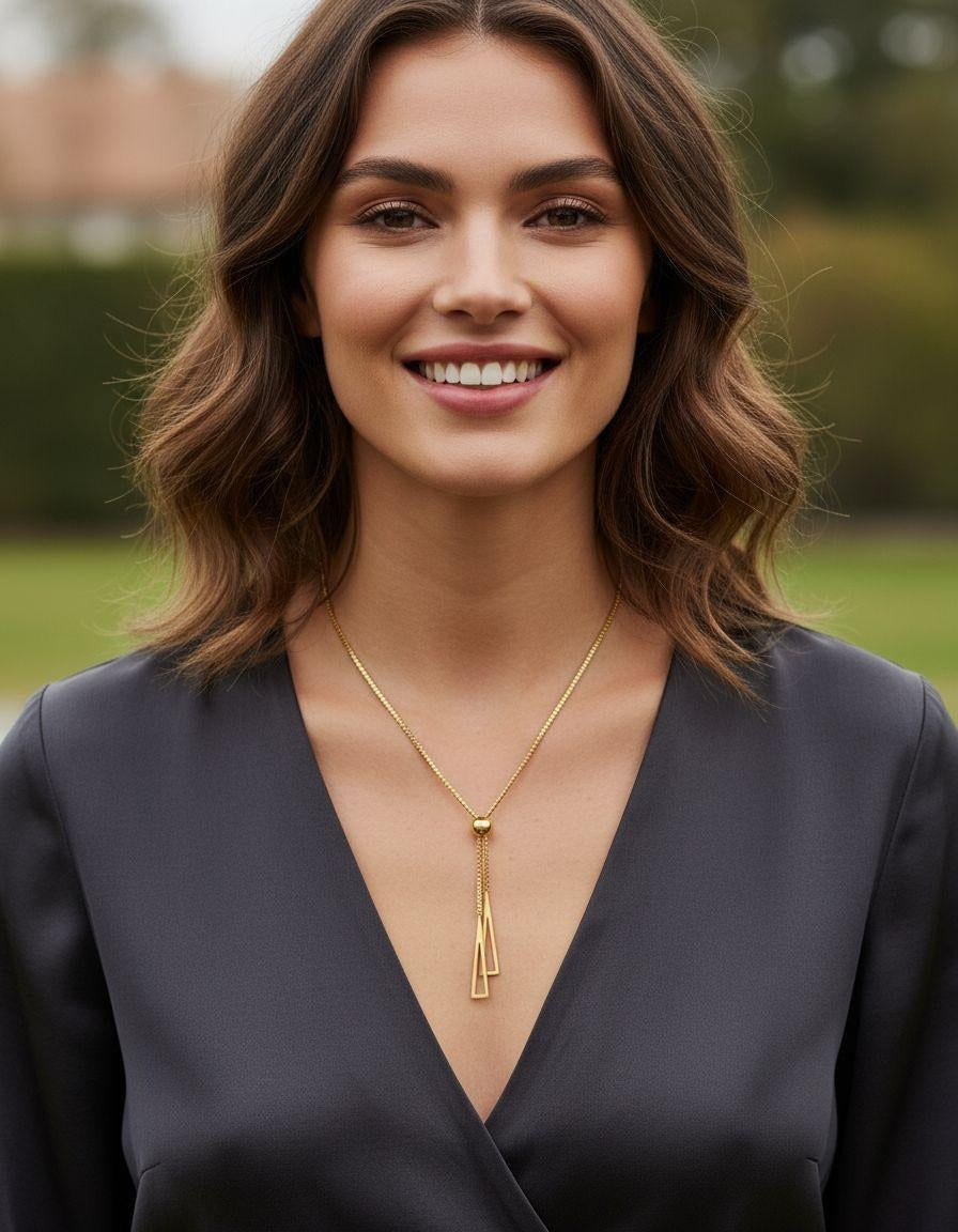 COLLIER EN ACIER DORE MAILLE GOURMETTE 2 TRIANGLES ET BOULE