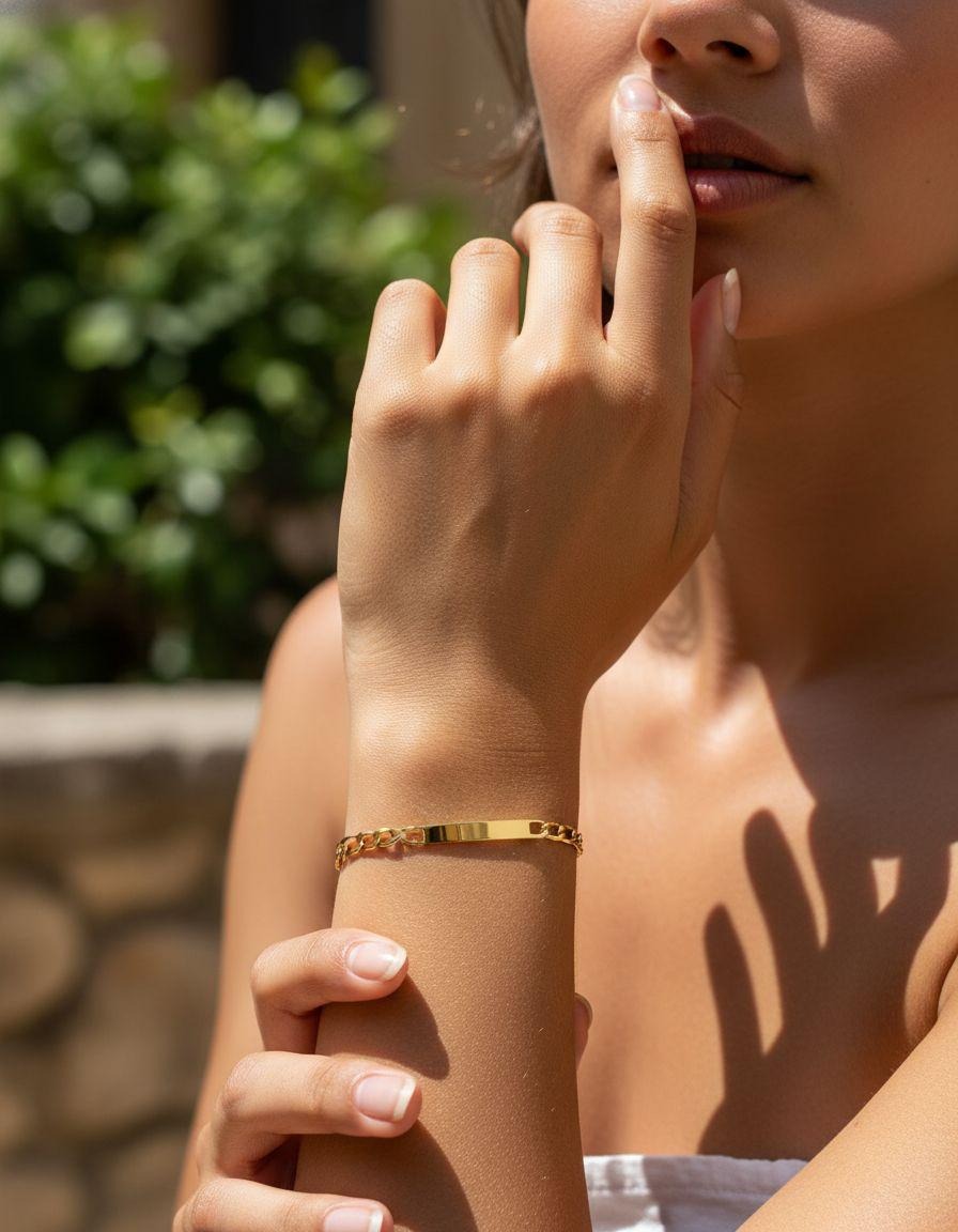 GOURMETTE EN ACIER DORE MAILLE FIGARO 6 MM