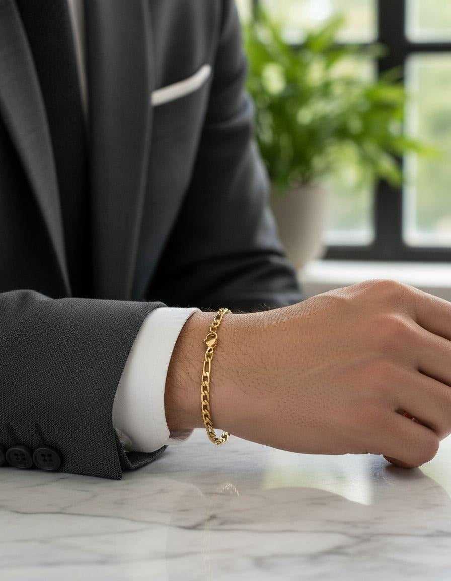 BRACELET EN ACIER DORE MAILLE FIGARO 6 MM