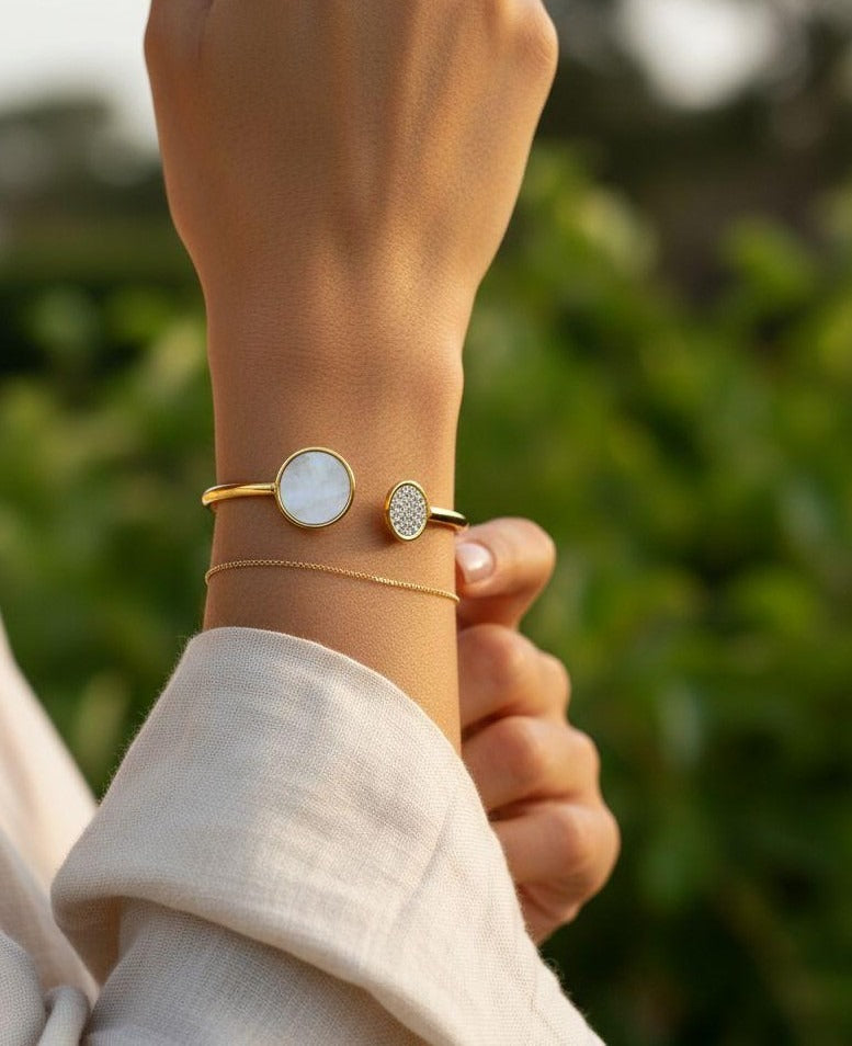 BRACELET EN ACIER DORE 2 PASTILLES AVEC NACRE ET STRASS