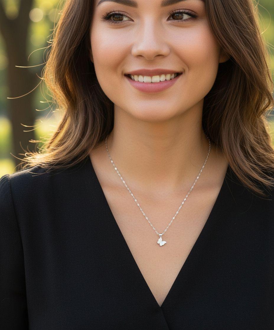 COLLIER EN ACIER PENDENTIF PAPILLON AVEC PAILLETTES