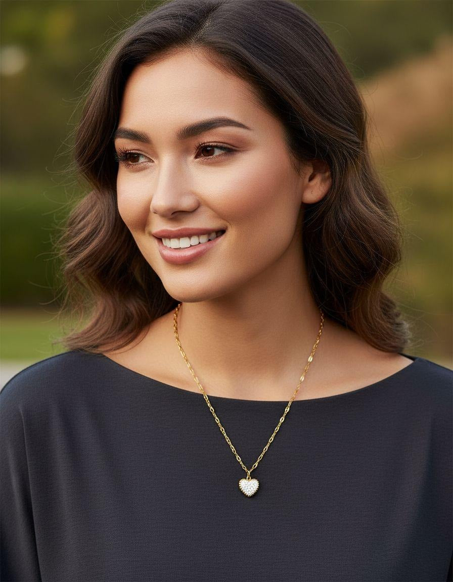 COLLIER EN ACIER DORE PENDENTIF COEUR REVERSIBLE STRASS NOIR ET BLANC