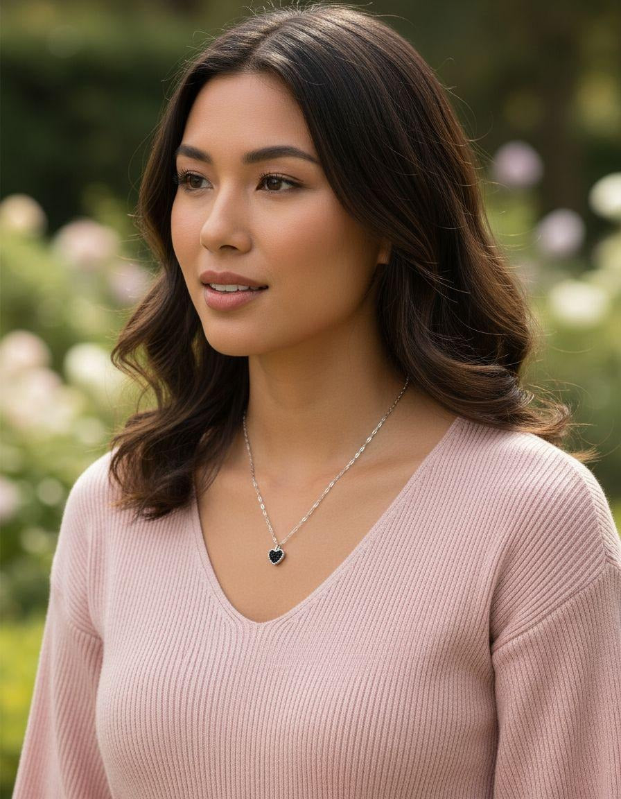 COLLIER EN ACIER AVEC PENDENTIF COEUR REVERSIBLE STRASS NOIR ET BLANC