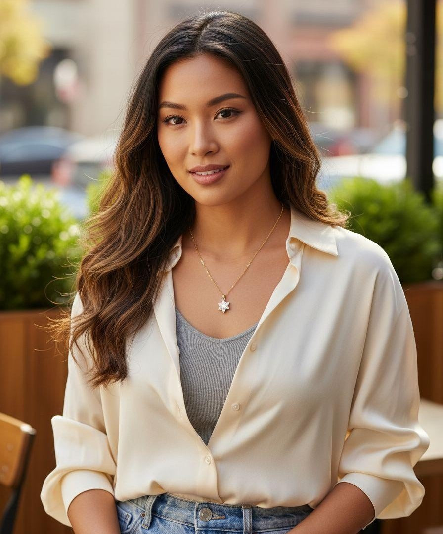 COLLIER EN ACIER DORE AVEC PENDENTIF ETOILE STRASS