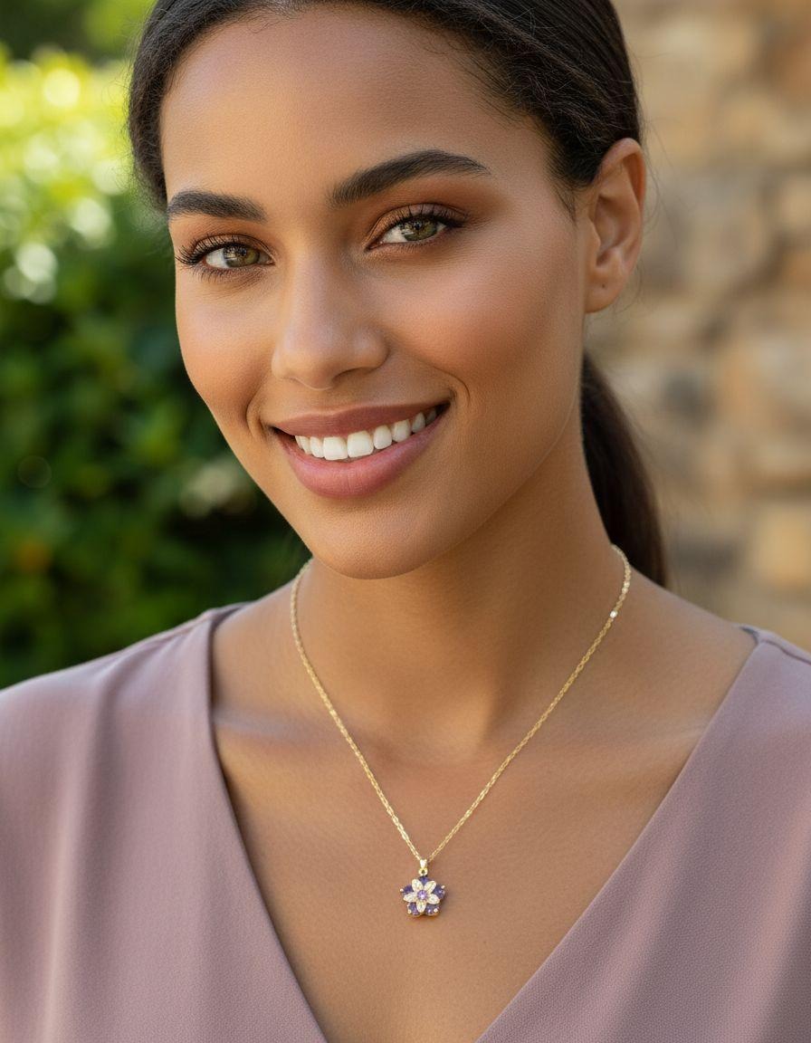 COLLIER EN ACIER DORÉ PENDENTIF FLEUR AMÉTHYSTE  EN ZIRCONIUM ROTATIVE