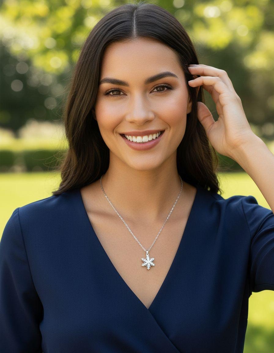 COLLIER EN ACIER DORE PENDENTIF FLOCON DE NEIGE EN ZIRCONIUM