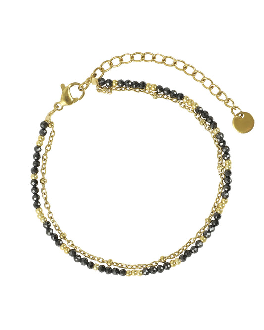 Bracelet en acier doré avec billes onyx orne d'une pastille martelée