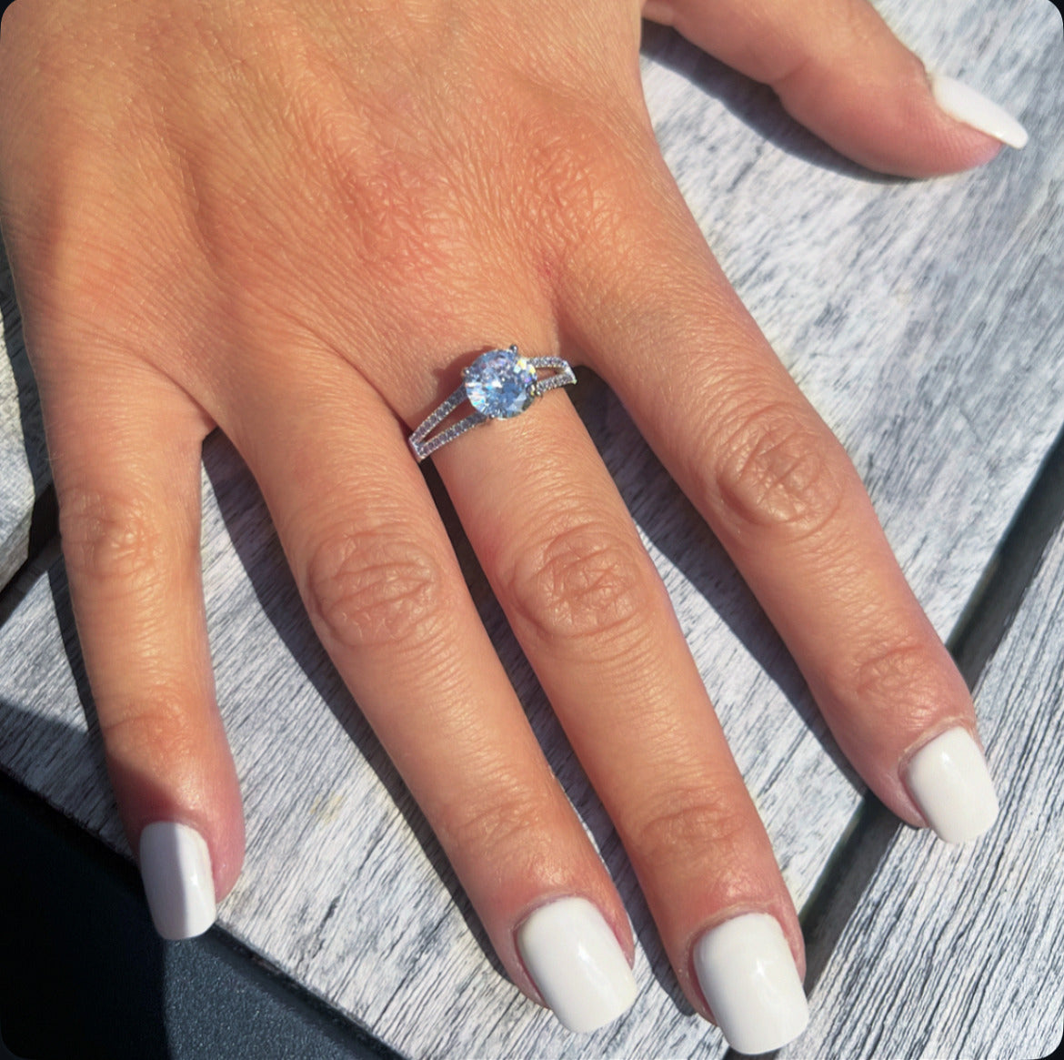 BAGUE EN ARGENT 2 LIGNES DE PIERRES ET SOLITAIRE 8 MM