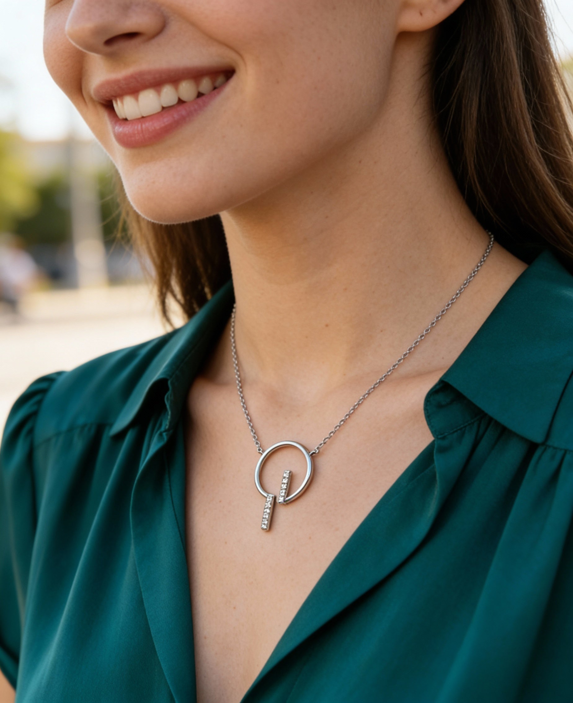 ZILVEREN KETTING MET CIRKELMOTIEF EN 2 STAVEN MET STENEN