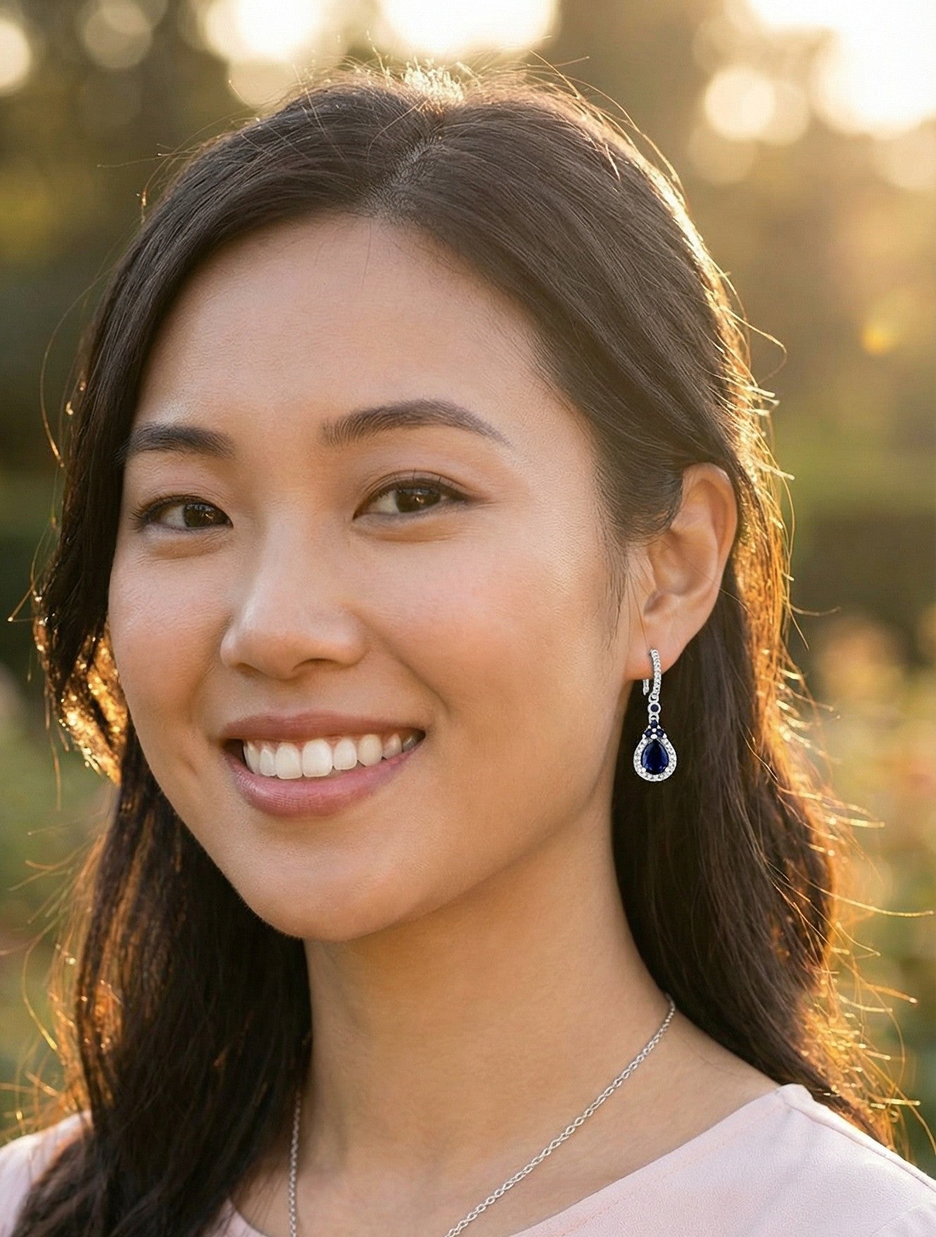 BOUCLES D'OREILLES EN ARGENT MOTIF GOUTTE  AVEC SAPHIR ET ZIRCONIUM