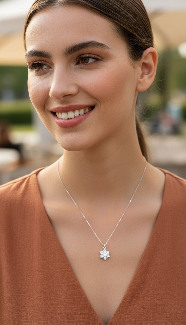 COLLIER EN ACIER PENDENTIF ETOILE AVEC ZIRCONIUM