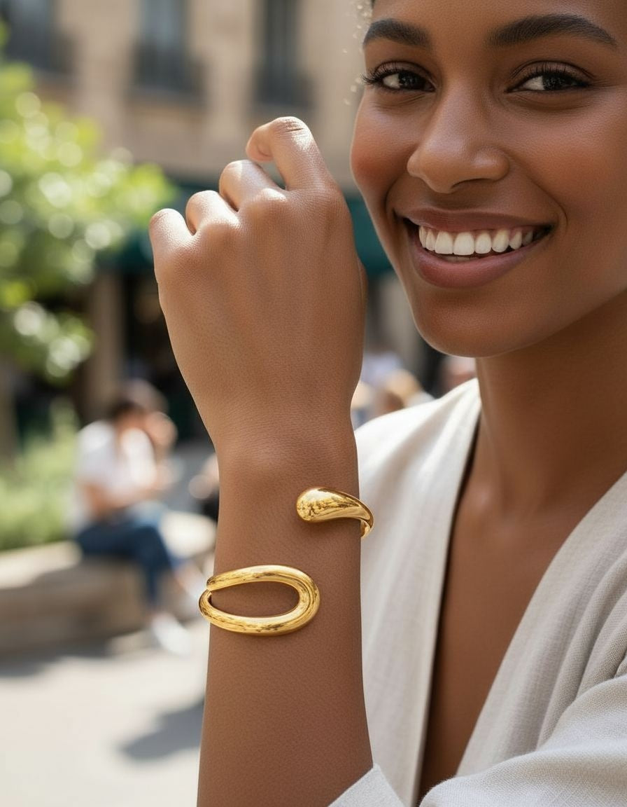 BRACELET EN ACIER DORE AVEC BOUCLE EVIDE