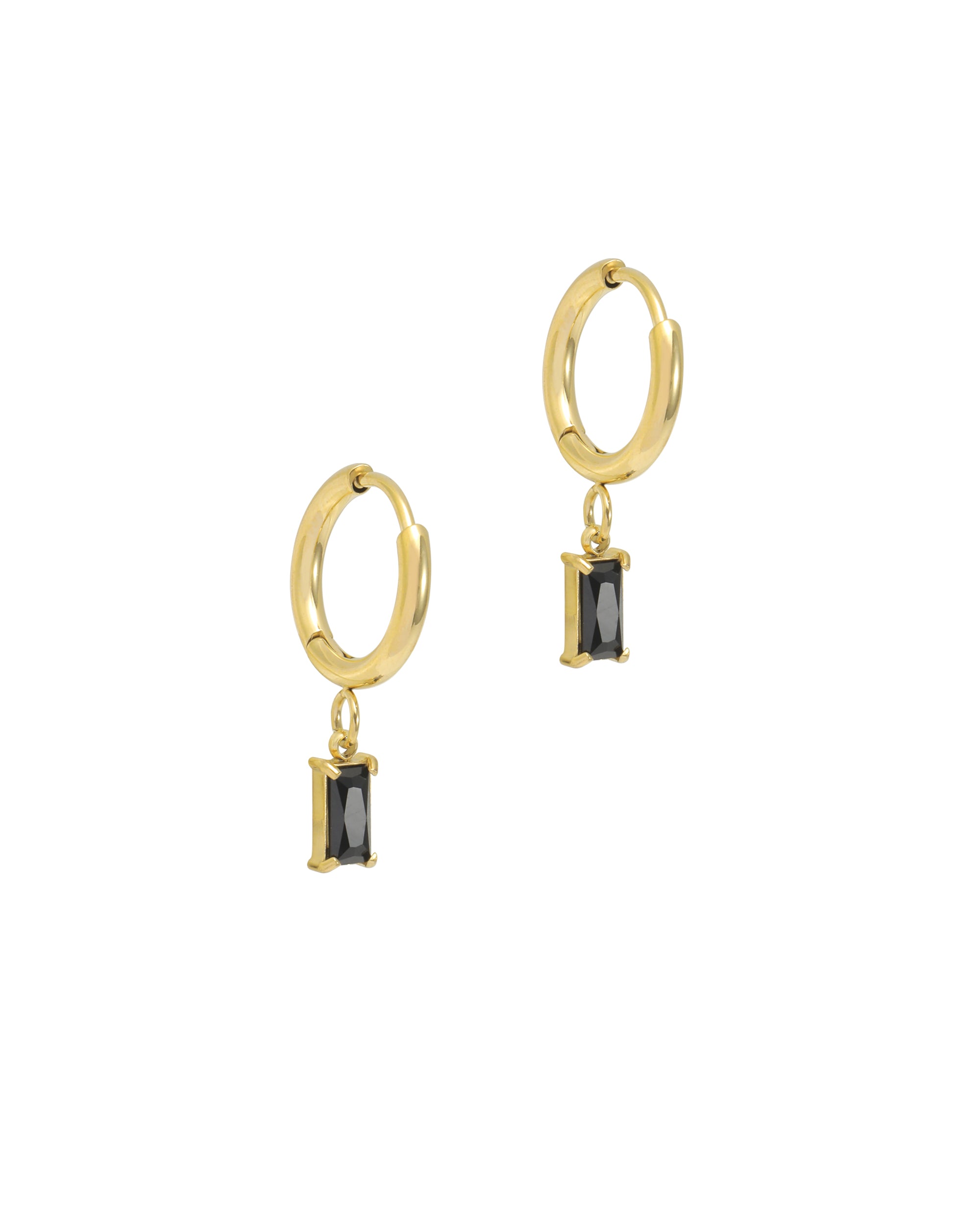 GOUDEN STALEN CREOLES RECHTHOEKIGE ONYX HANGER