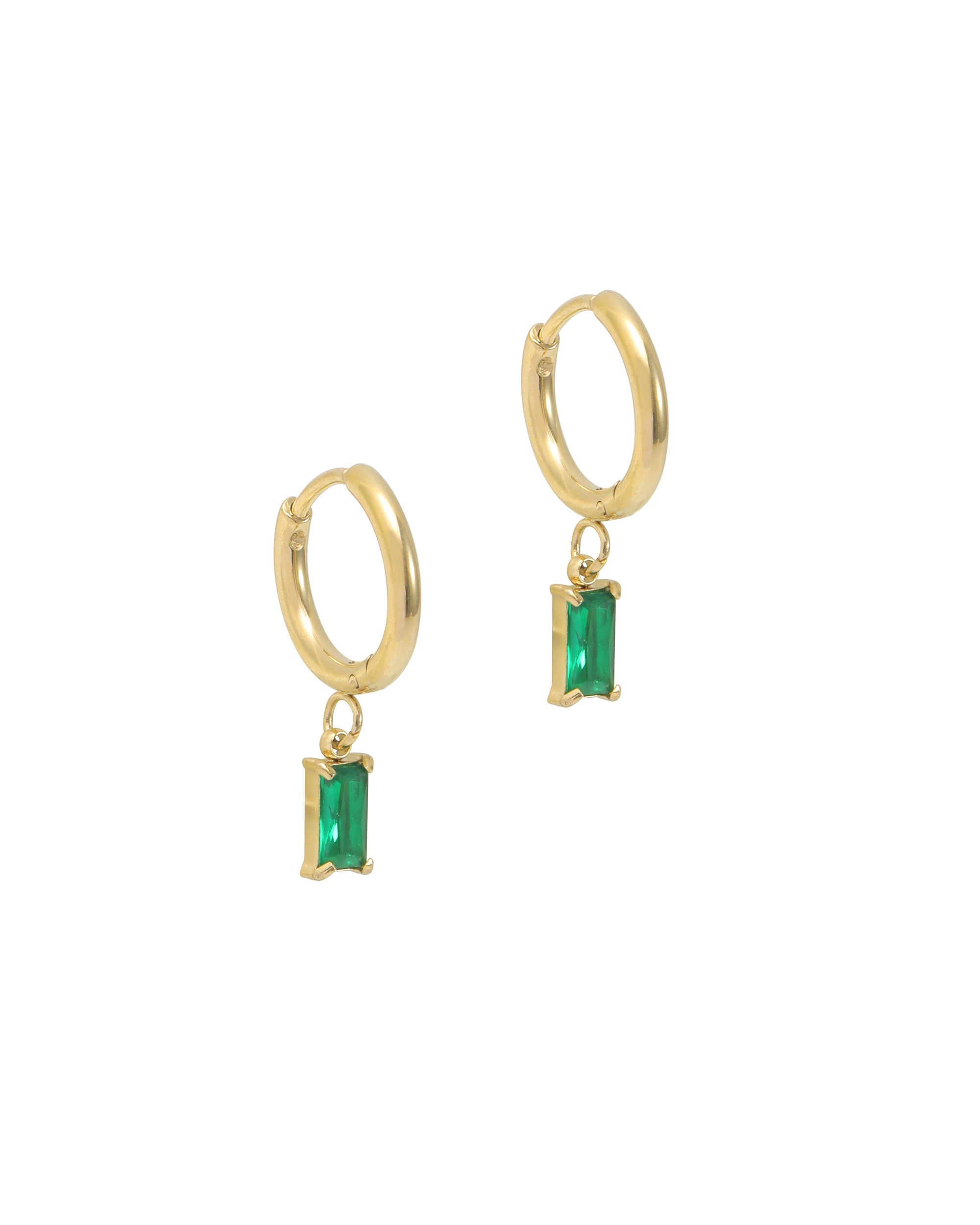 VERGULDE STALEN CREOOLS MET RECHTHOEKIGE HANGER MET SMARAGD