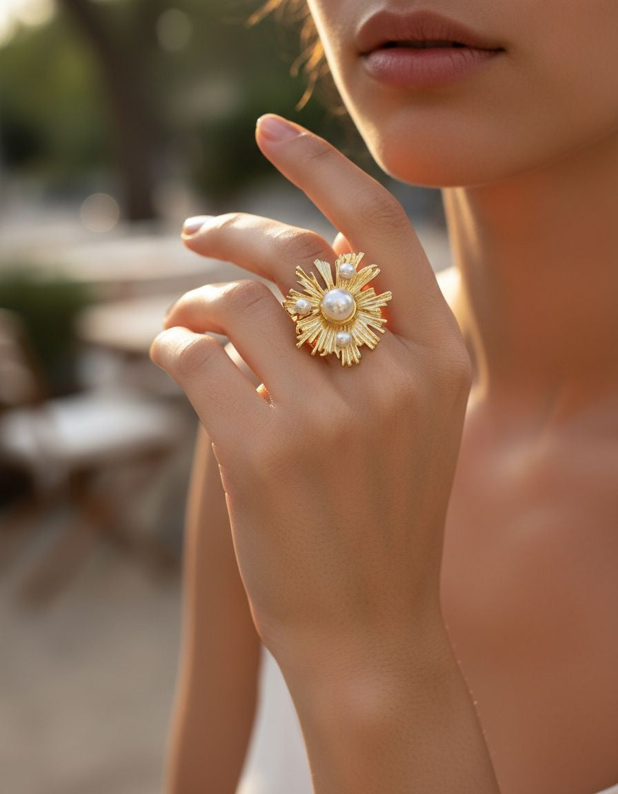BAGUE EN ACIER DORE FLEUR AVEC PERLES