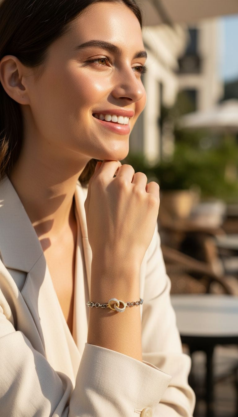 VERGULDE STALEN ARMBAND MET 3 HANDBOEIEN EN STRASS-STEENTJES