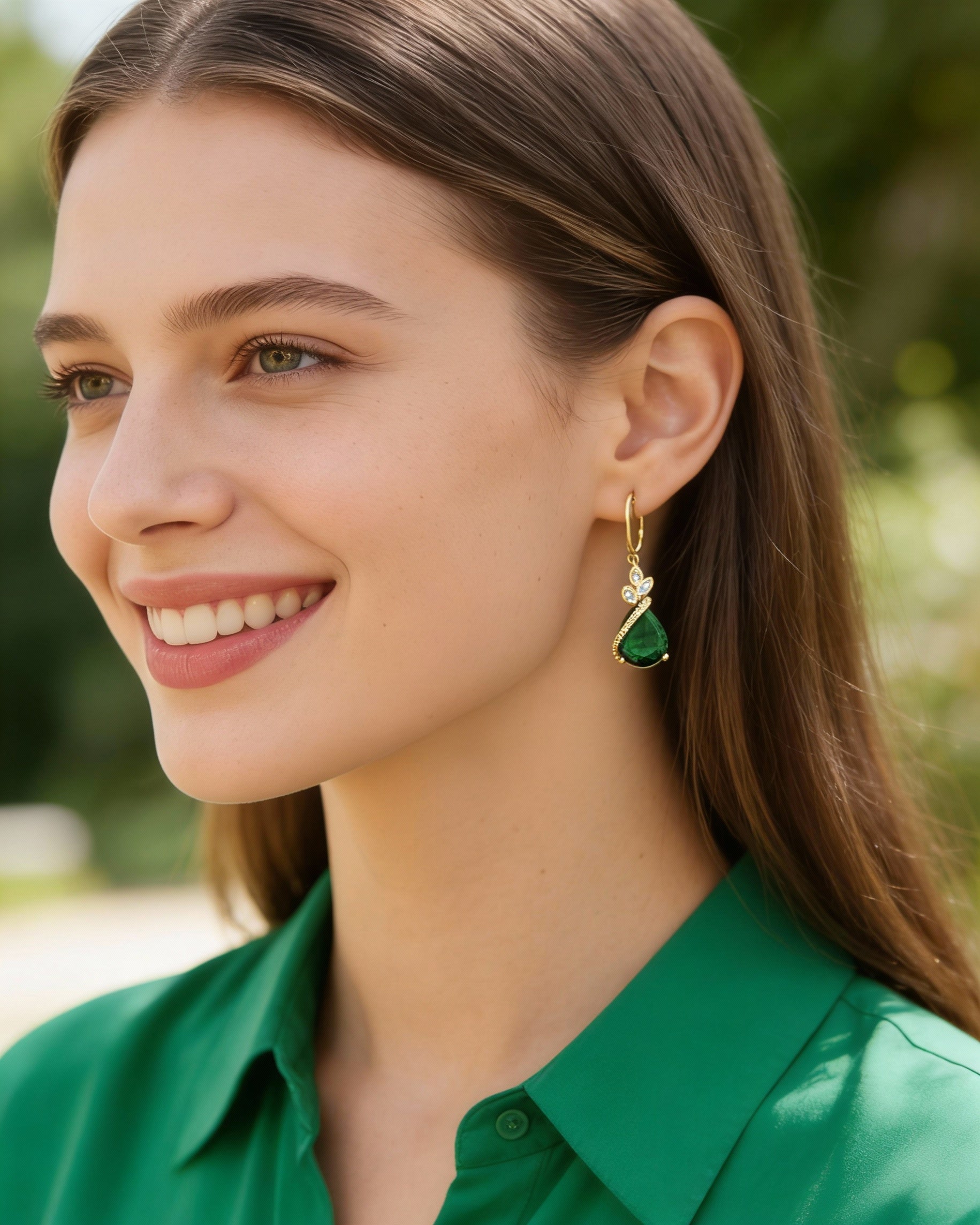 Verguld zilveren slaapkuip met smaragd- en zirkoniumdruppel