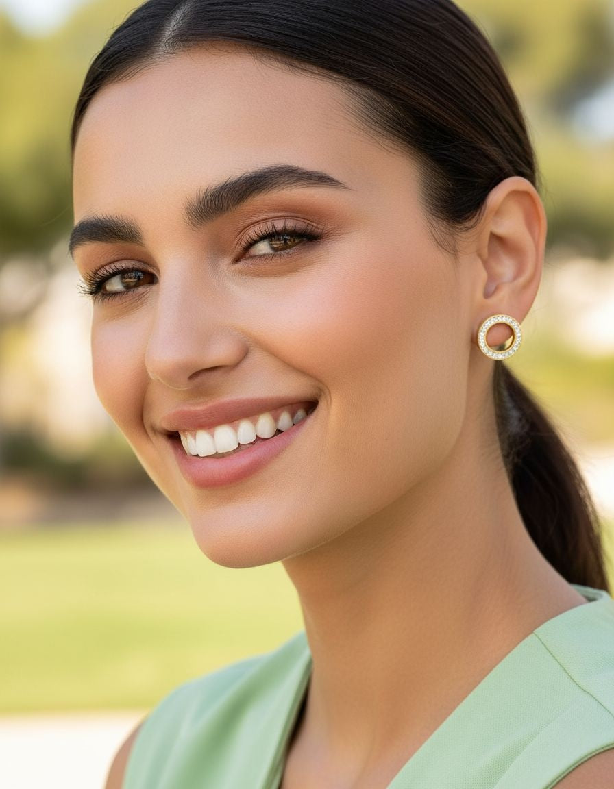 BOUCLES D'OREILLES EN ACIER DORE CERCLE AVEC STRASS