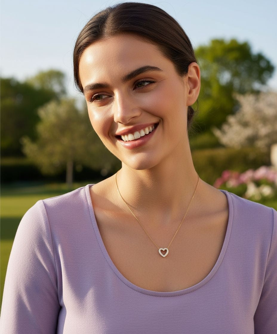 COLLIER EN ACIRE DORE MOTIF COEUR AVEC STRASS