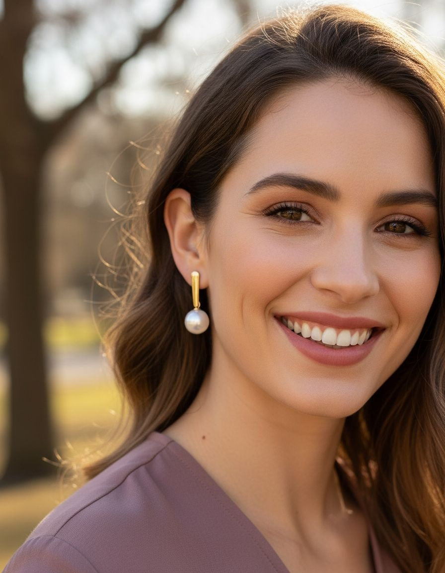 BOUCLES D'OREILLES EN ACIER DORE AVEC PERLE PENDANTE