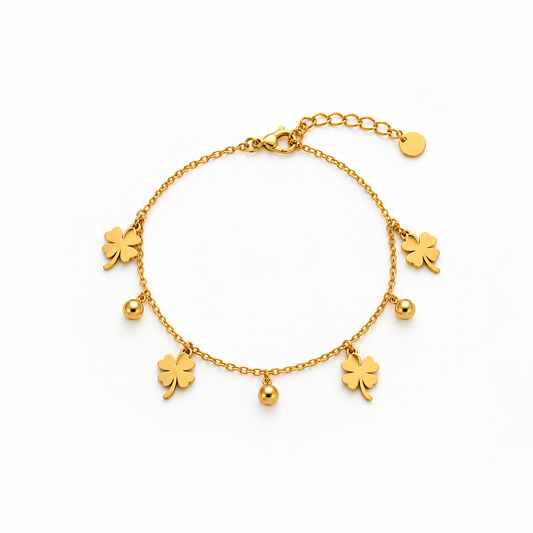 Bracelet en acier doré avec charms trèfles et perles