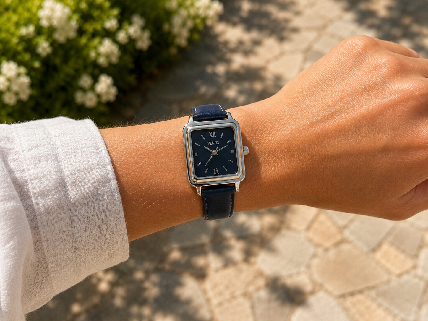 Montre Venizi bleue avec cadran carré bleu nuit