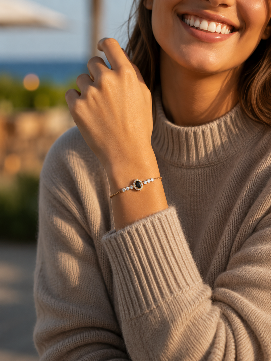 Gold plated bracelet with zirconium and olivine solitaire
