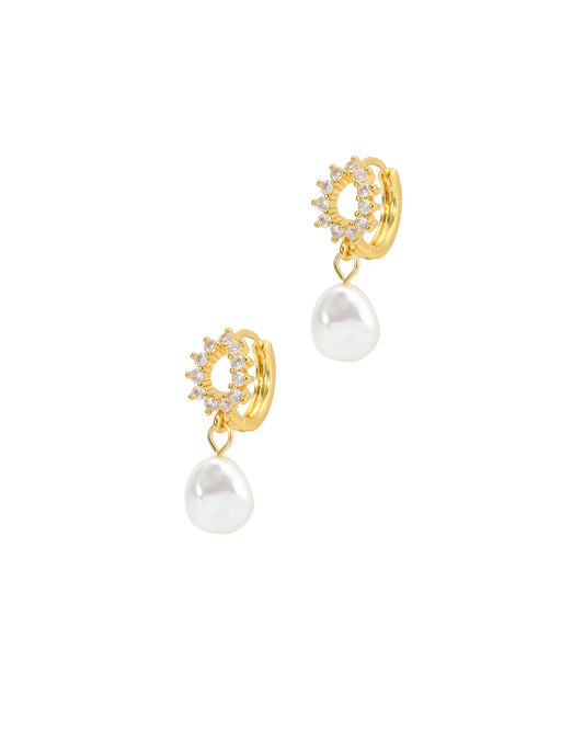 Boucles d'oreilles en acier doré ovale avec zirconium et perle pendante