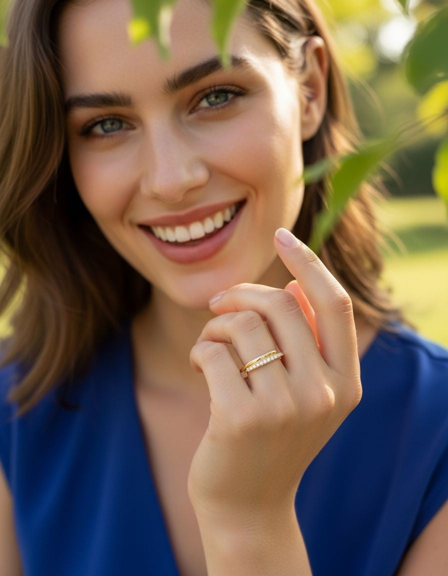 BAGUE EN PLAQUE OR DOUBLE LIGNES AVEC ZIRCONIUM