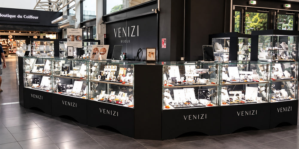 Intérieur de la bijouterie Venizi au Centre Marine