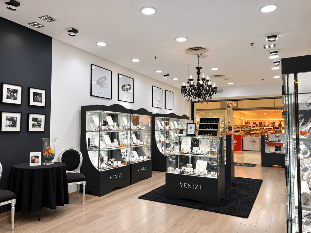 Intérieur de la bijouterie Venizi au Shopping Cora de La Louvière