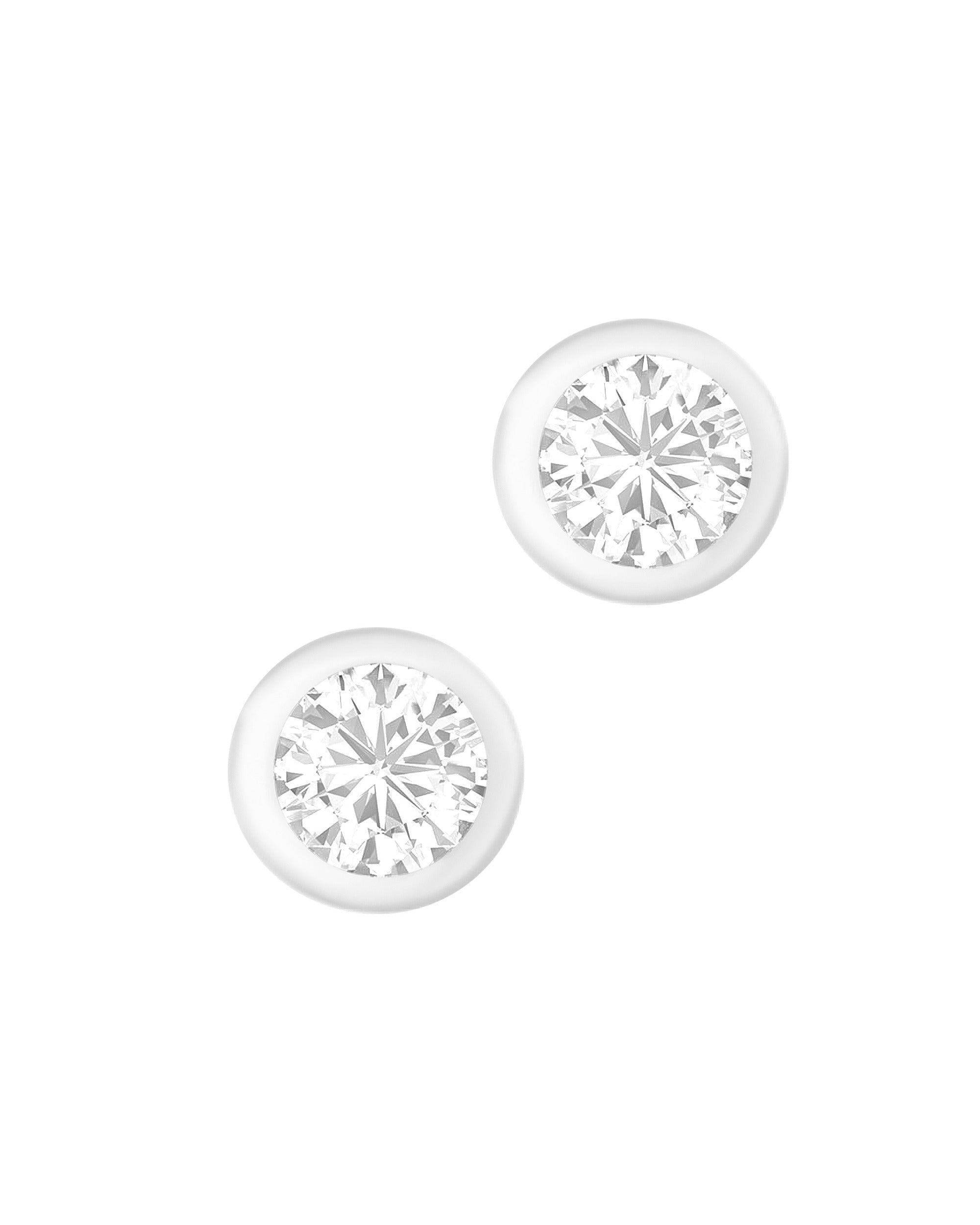 Boucles d'oreilles en argent solitaire sur clos