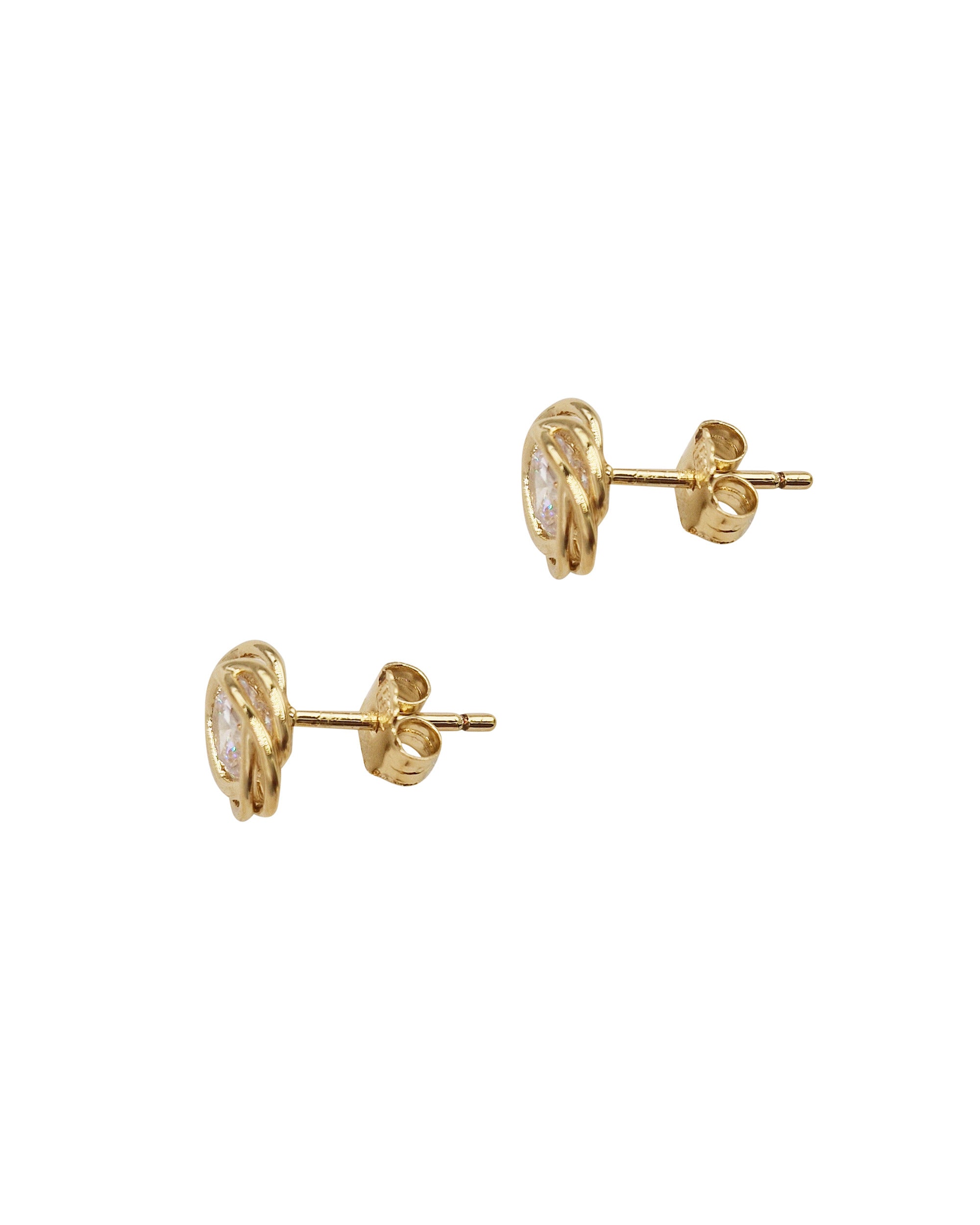 Petites boucles d'oreilles en plaqué or motif fleur avec solitaire