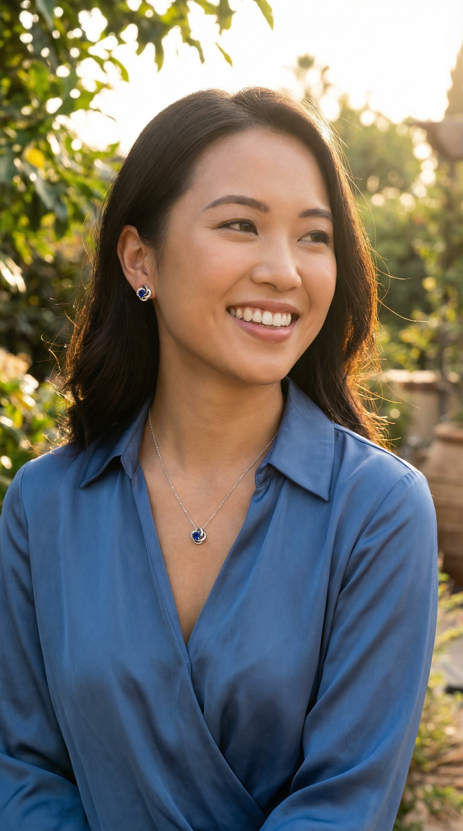 PARURE EN ARGENT AVEC ZIRCONIUM BLANCS ET SOLITAIRE SAPHIR
