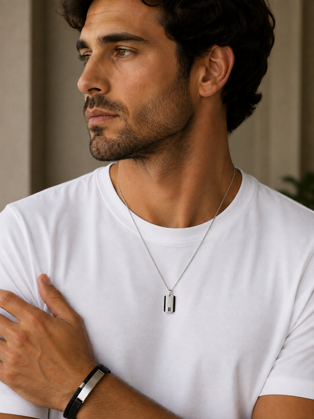 Parure en acier pendentif rectangle avec strass et bracelet en cuir avec plaquette en acier