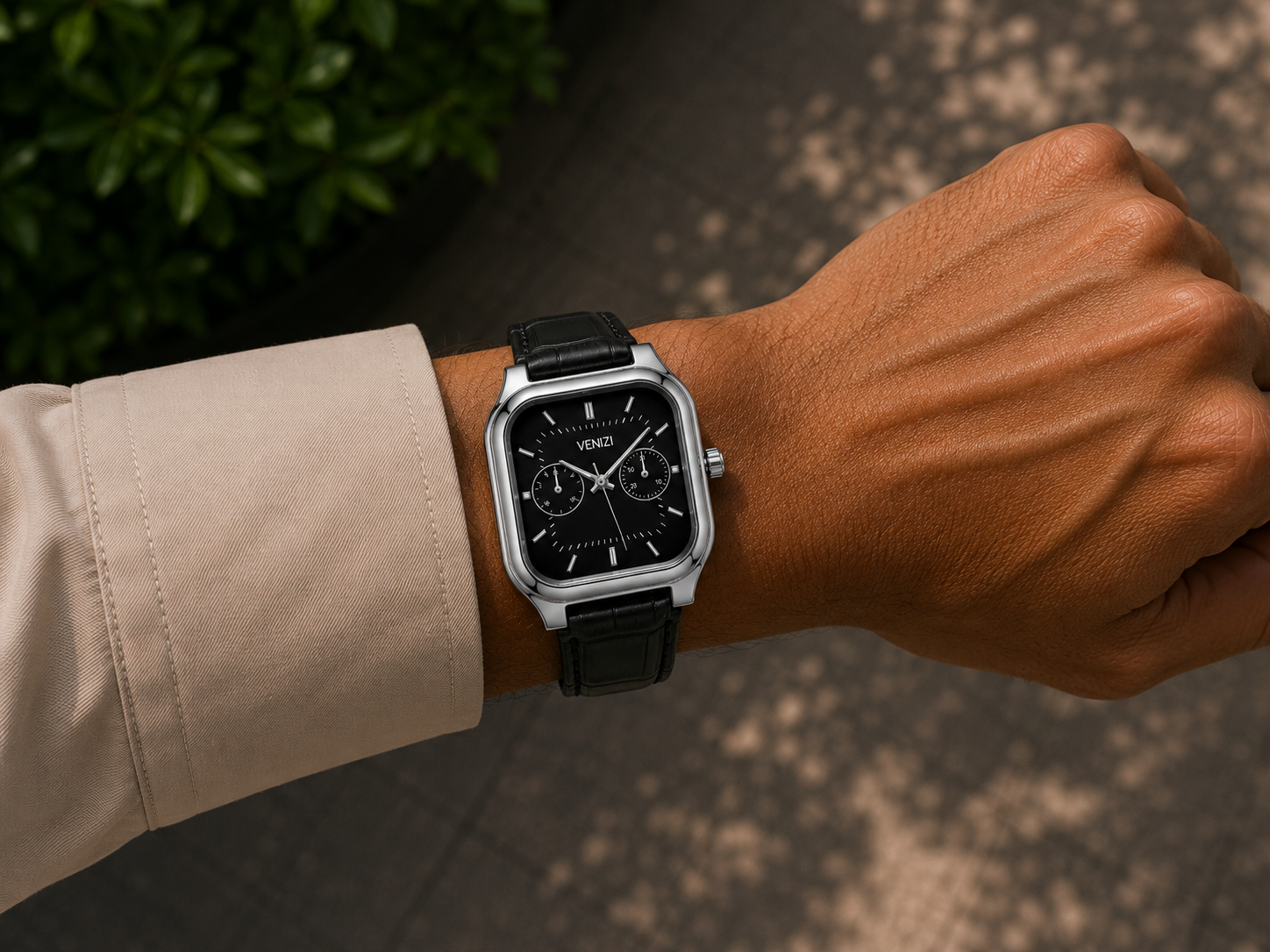 Montre Venizi carré avec cadran noir