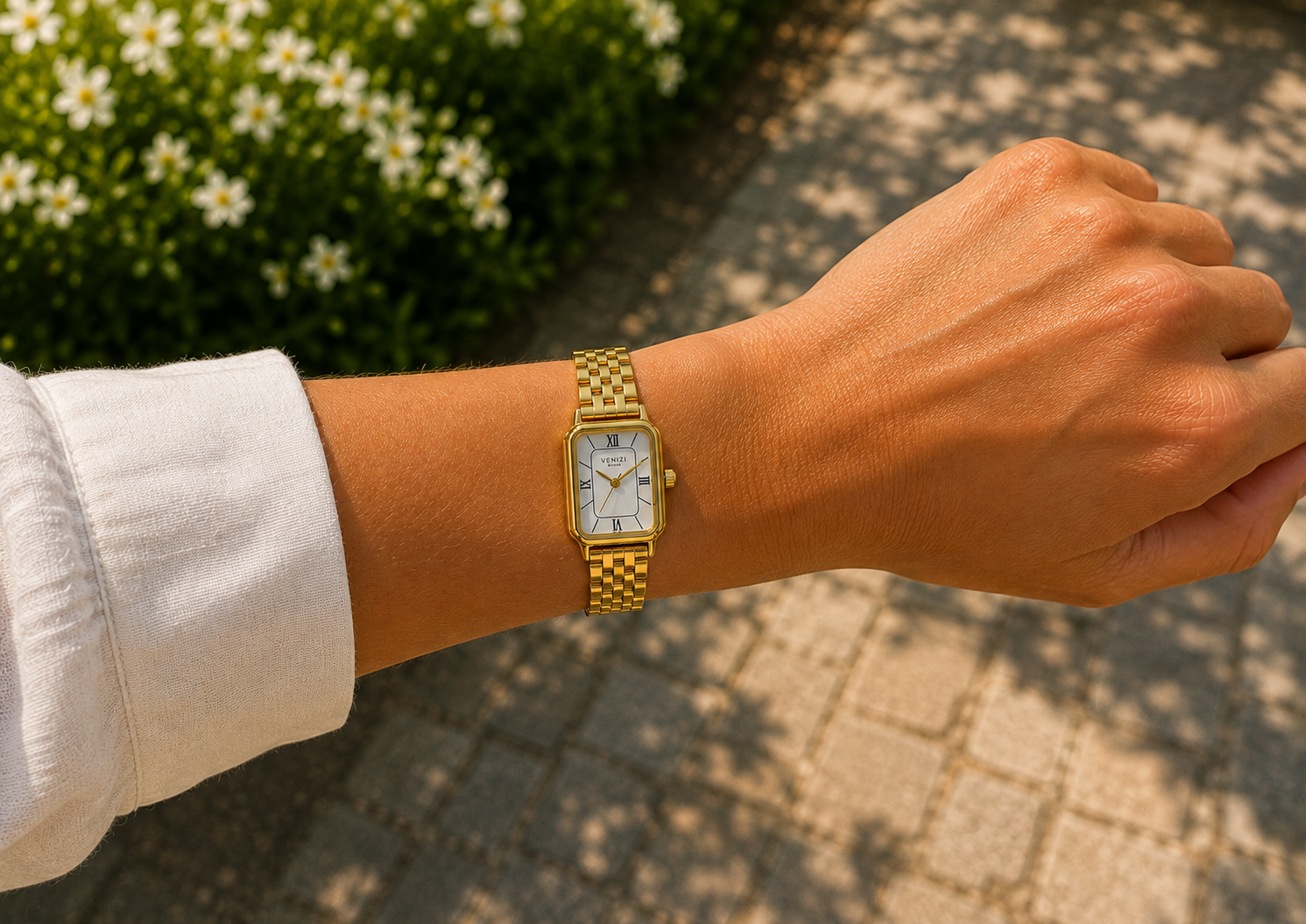 Montre Venizi rectangulaire doré avec cadran blanc